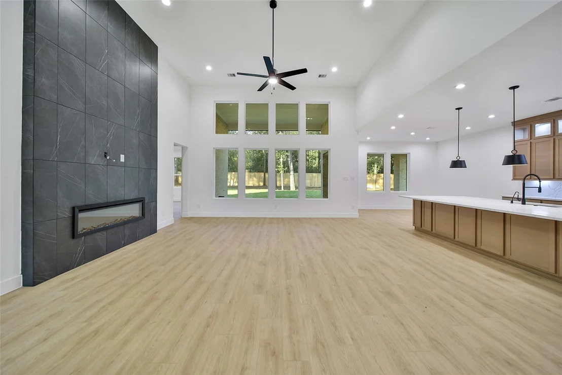 Photo of 352 Louvenia Court