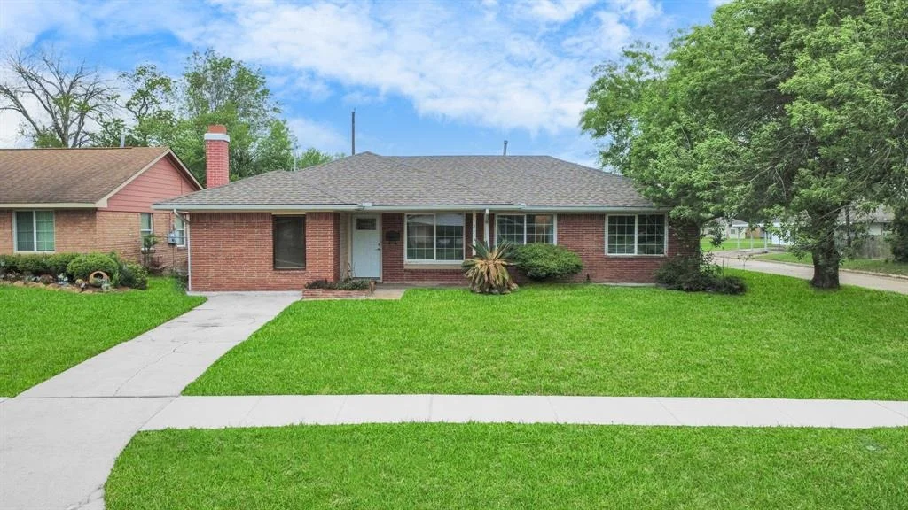 Photo of 3111 Tanglebriar Drive