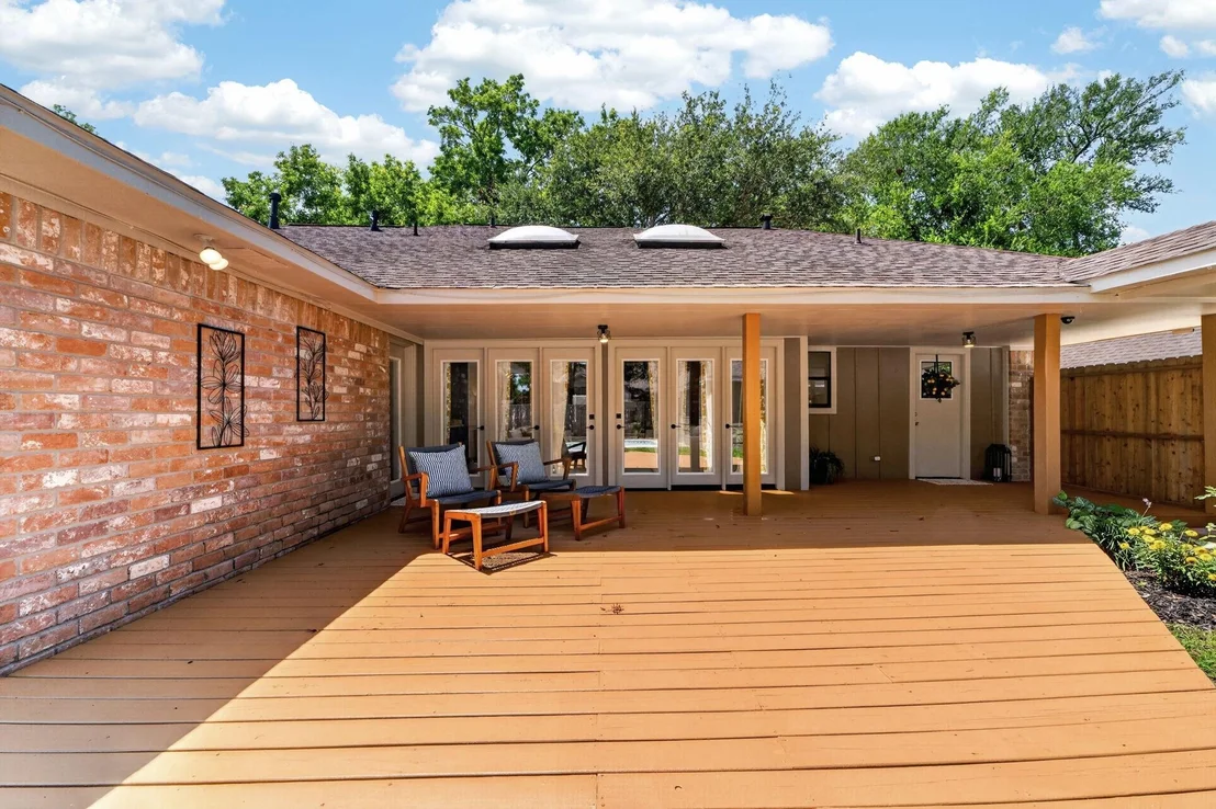 Photo of 1602 S Hearthside Drive