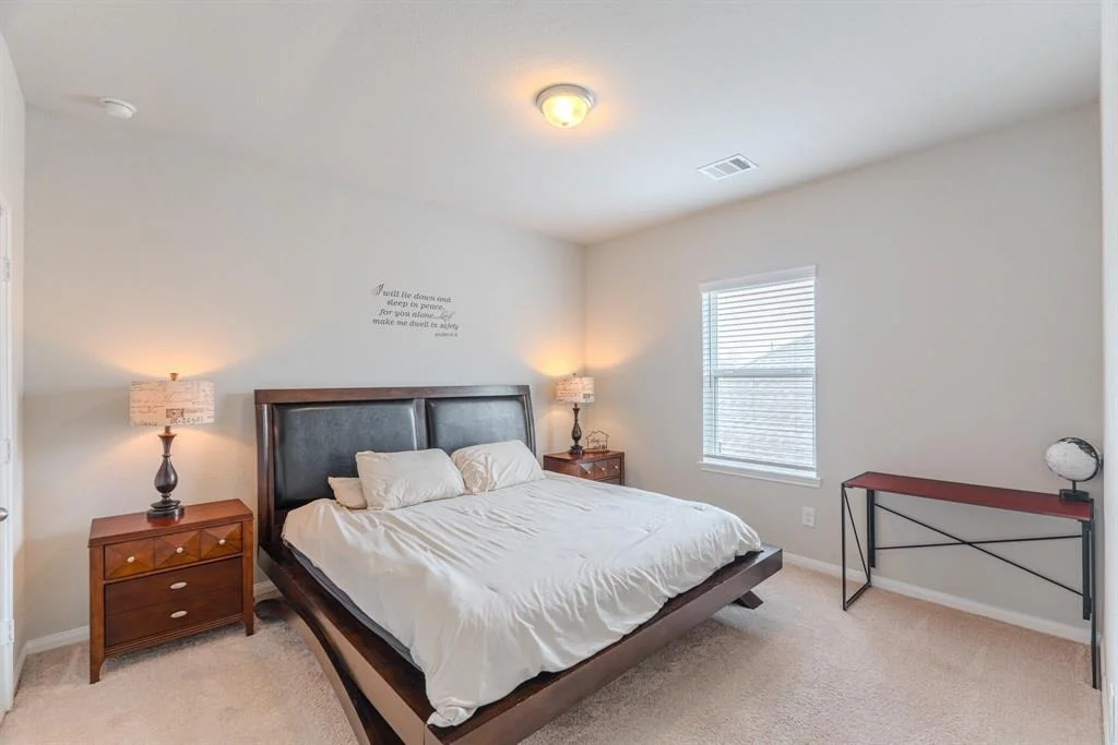 Photo of 17619 Harbourfront Road