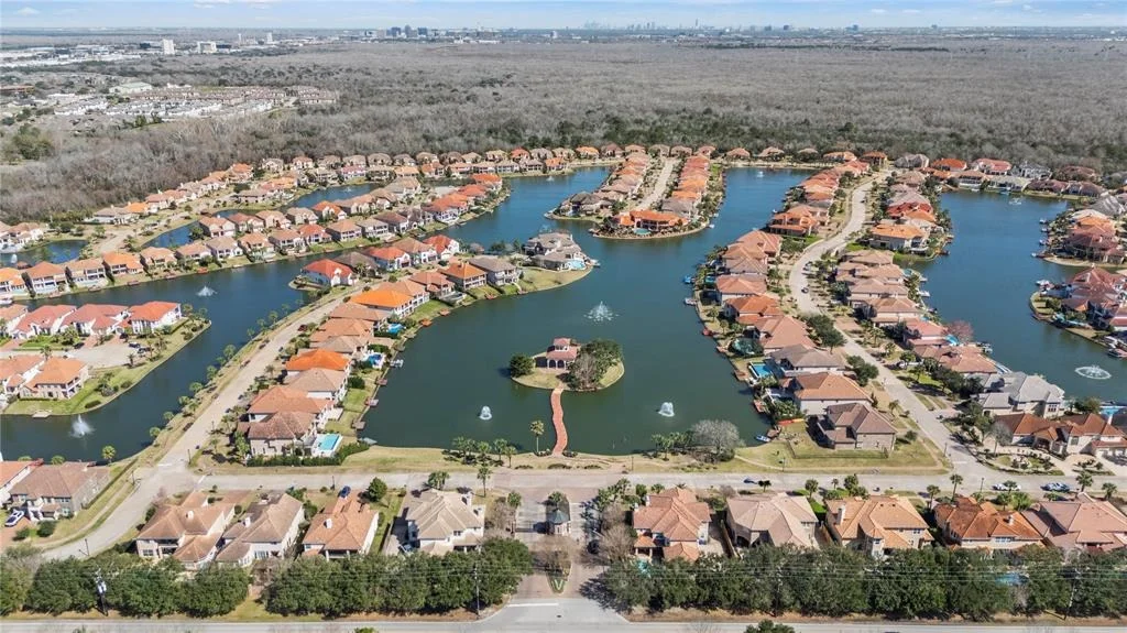 Photo of 18919 Crescent Bay Drive
