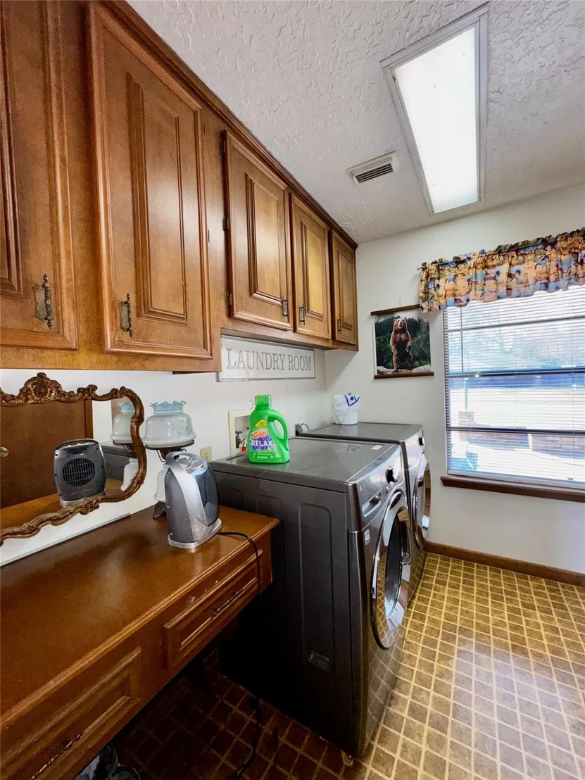 Photo of 201 Westwood Drive E