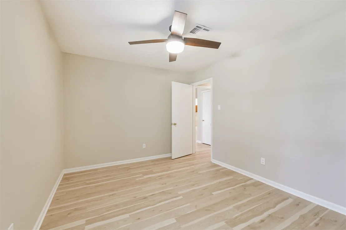 Photo of 9314 Roos Road