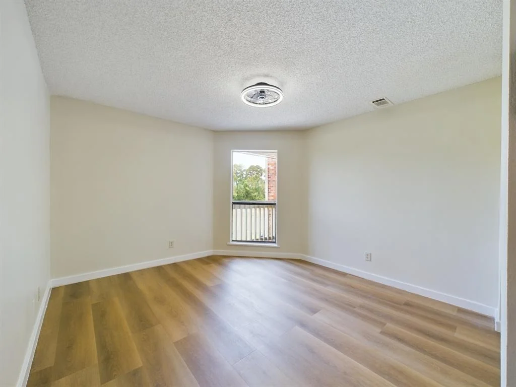 Photo of Unit 13A at 2501 Gulf Freeway