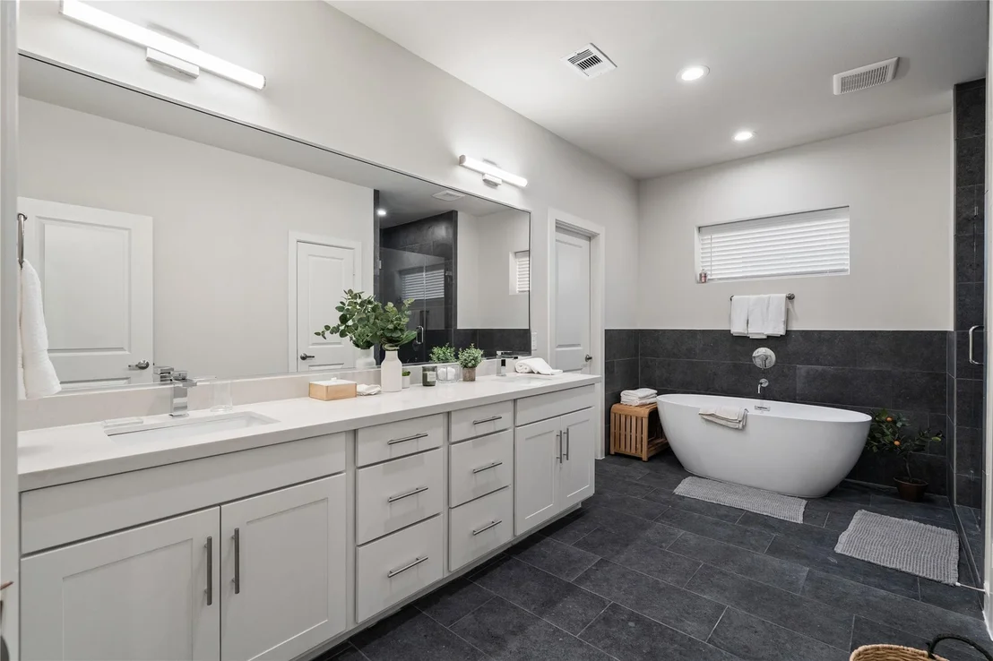 Photo of 3923 Willowbend Point Drive