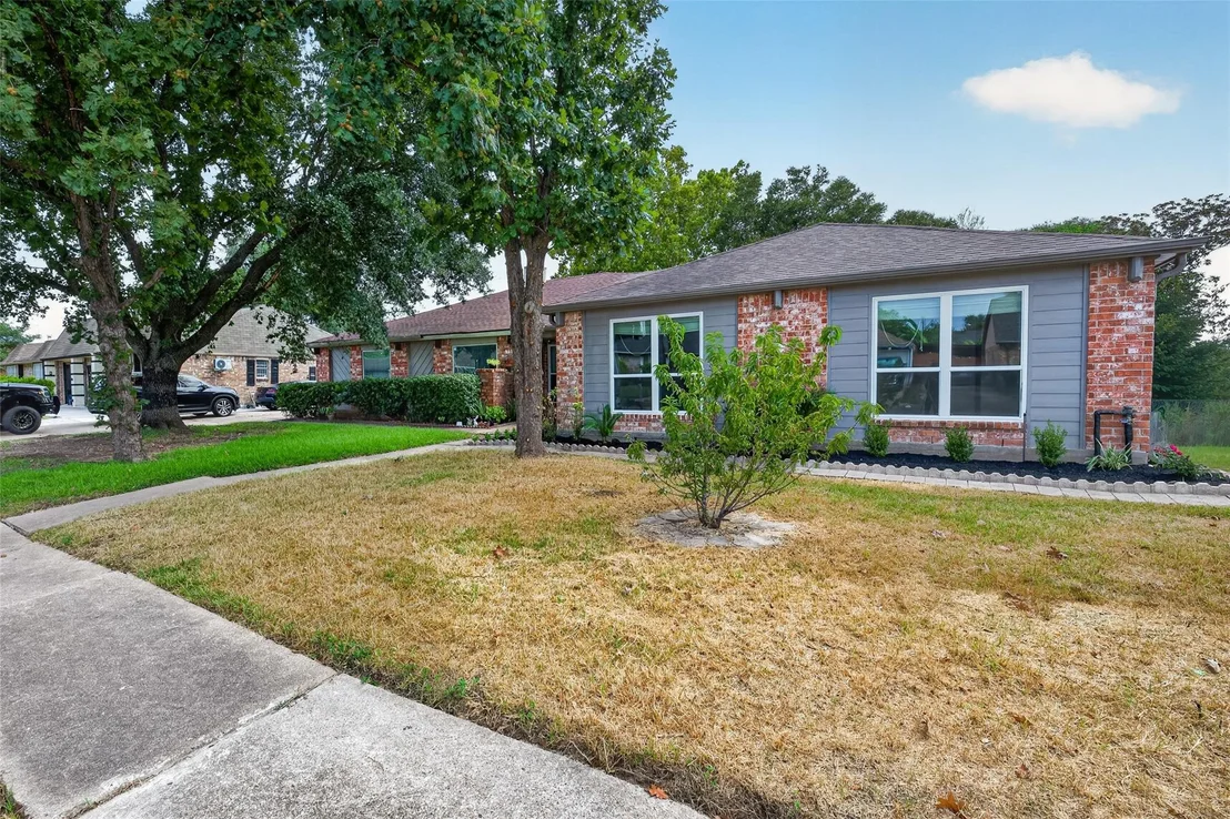 Photo of 9523 Riverside Lodge Drive