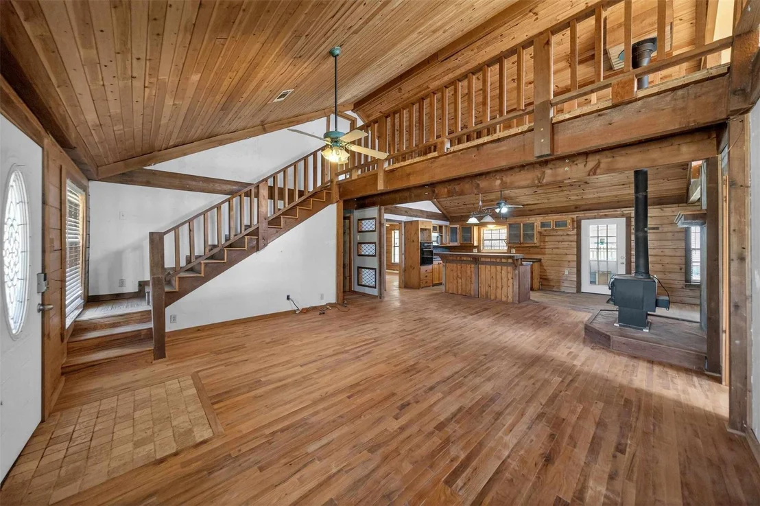 Photo of 18737 Saddleback Lane