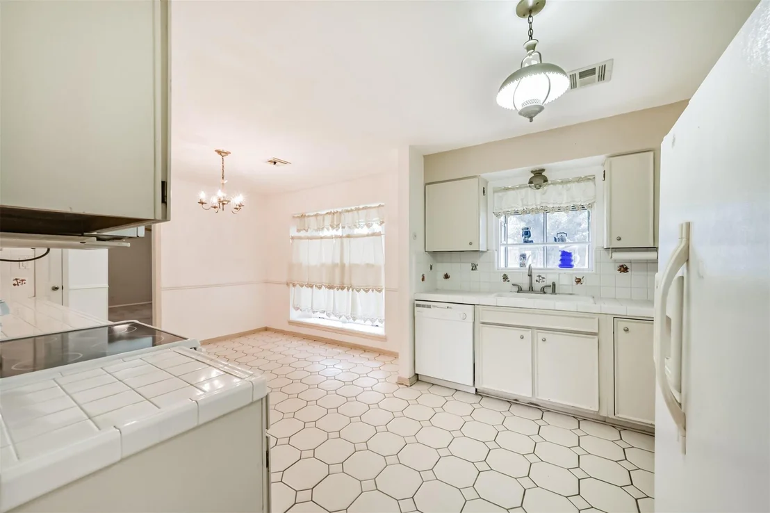 Photo of 7510 Romney Road