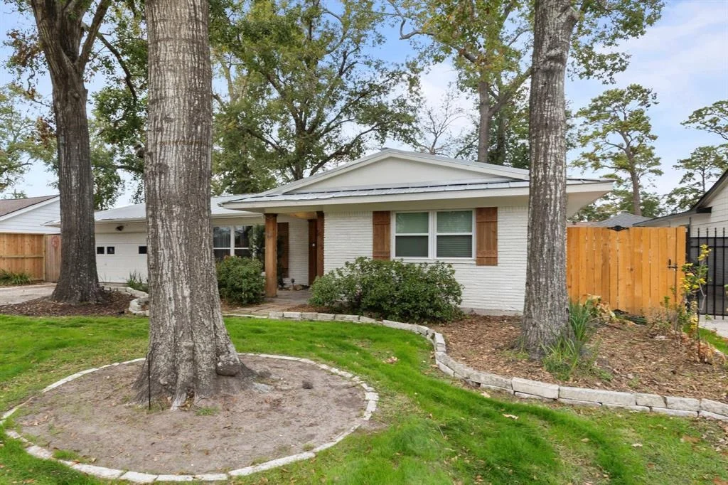 Photo of 10058 Cedardale Drive