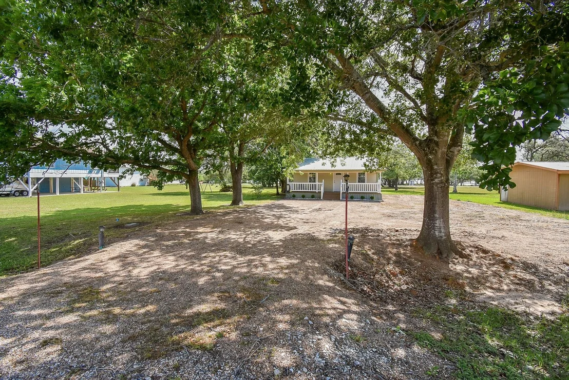 Photo of 1678 Bayview Drive