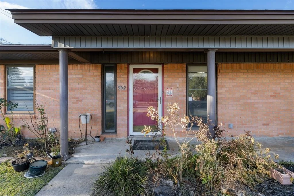 Photo of 902 Mitchell Street