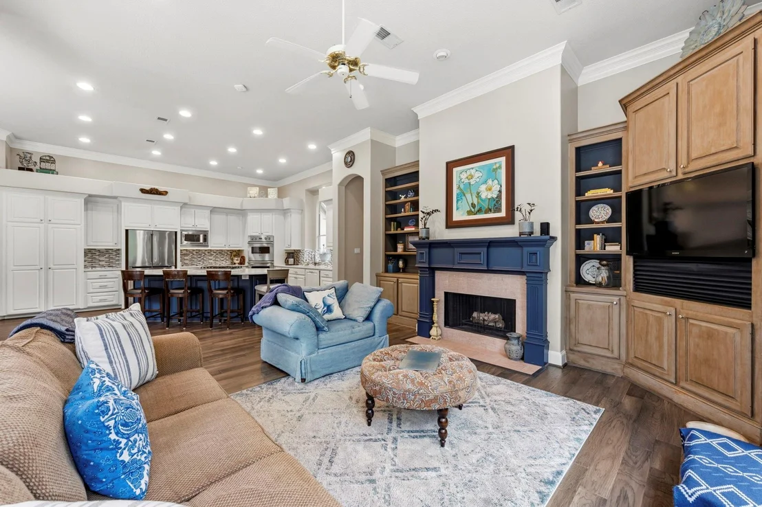 Photo of 54 N Wooded Brook Circle