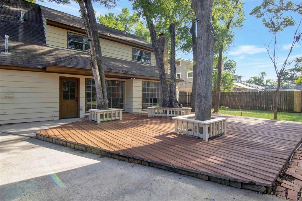 Photo of 427 Pebblebrook Drive