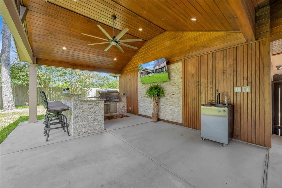 Photo of 15110 Greenleaf Lane