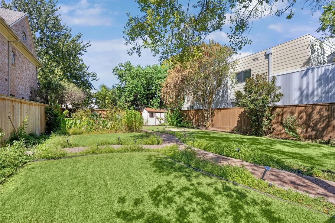 Photo of 4107 Sunset Boulevard