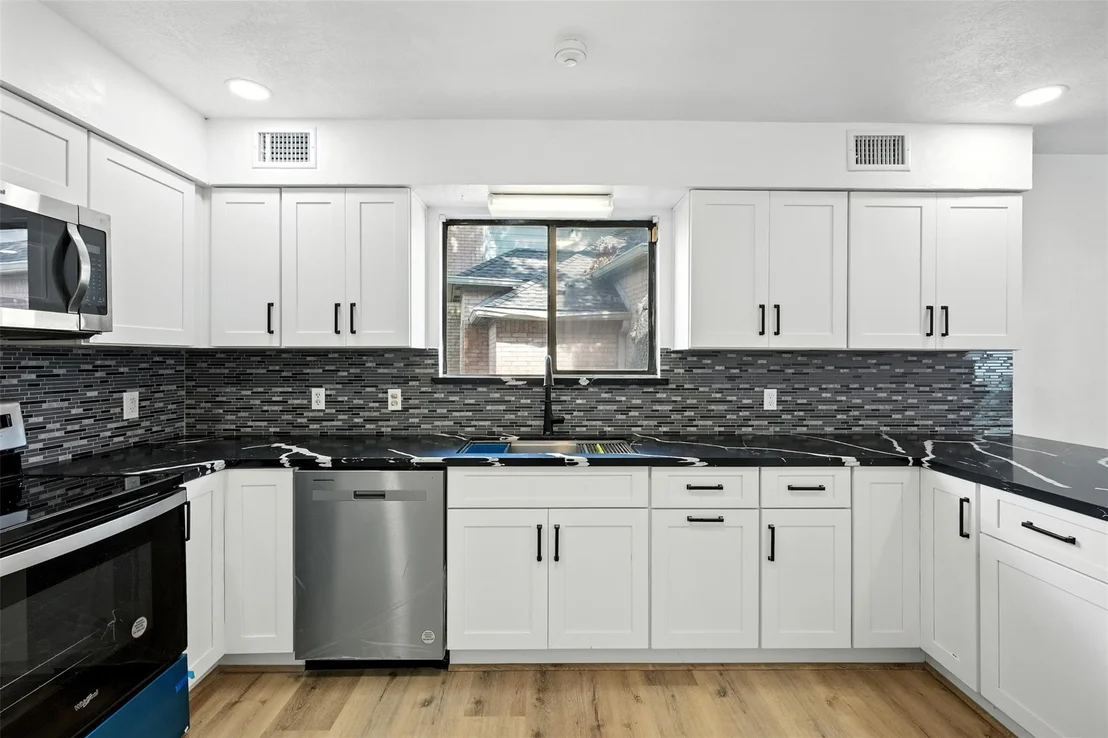 Photo of 1046 Lake View Drive