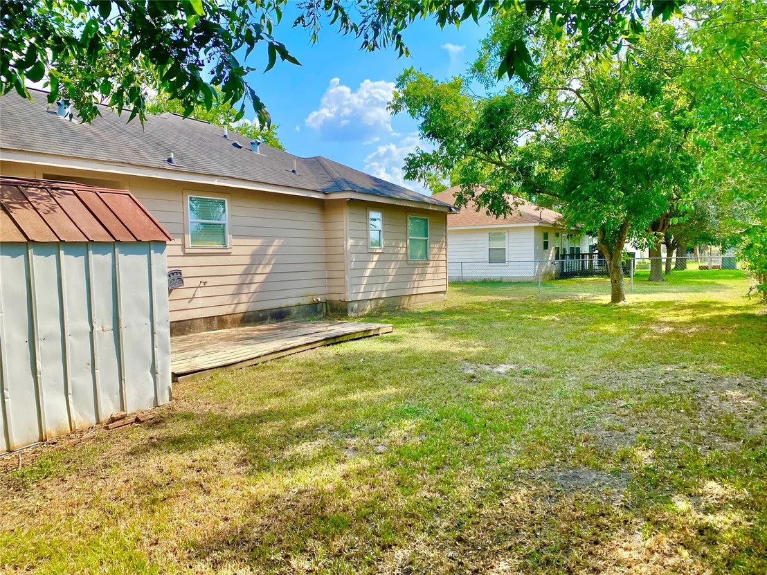 Photo of 715 Lakeview Drive