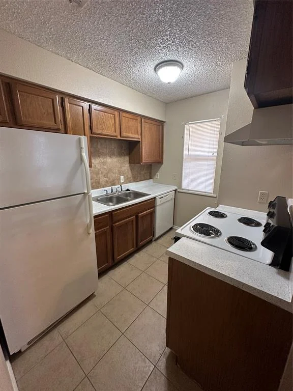 Photo of Unit 16A at 2501 Gulf Freeway