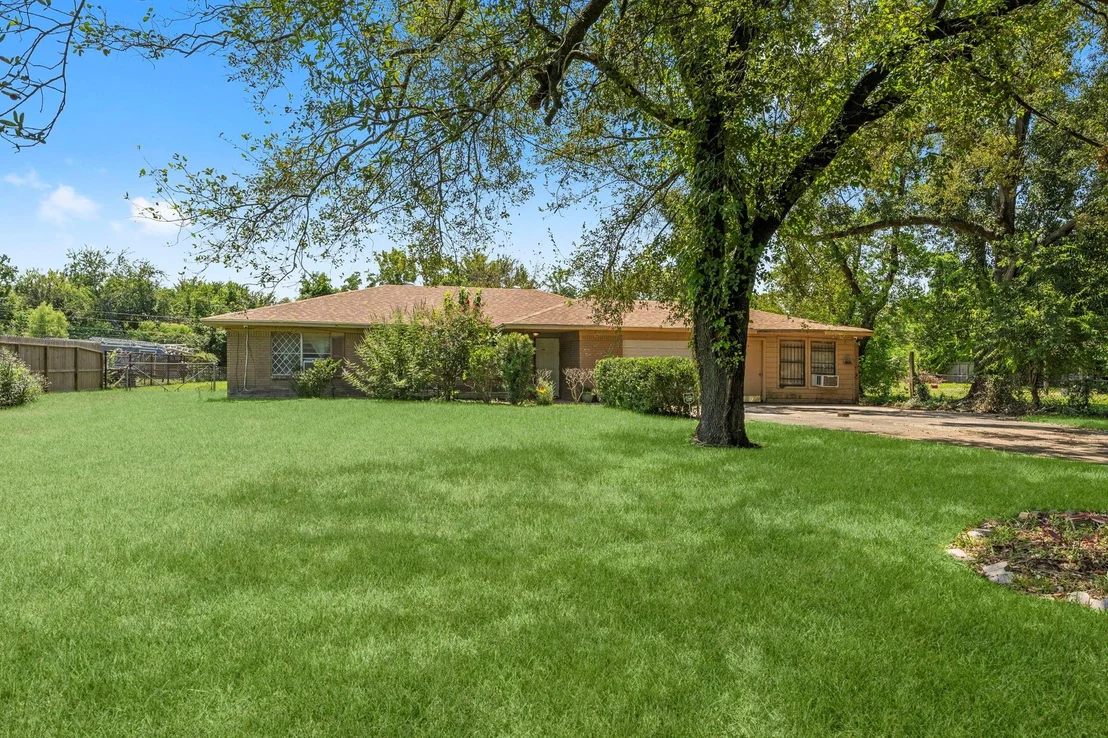Photo of 814 Isetta Lane