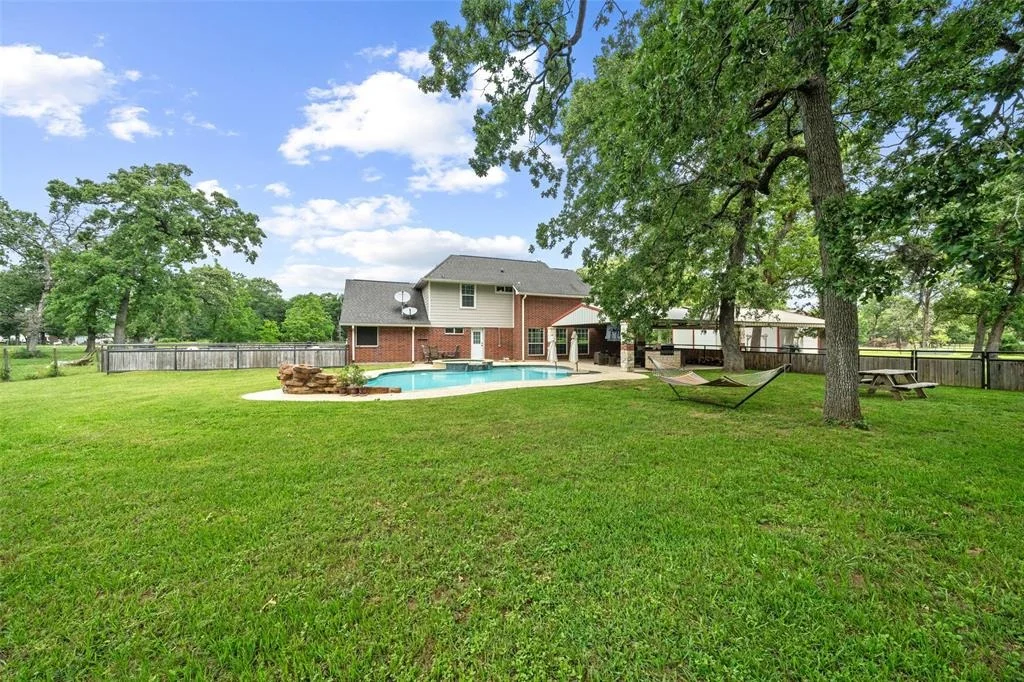 Photo of 996 Scroggins Lane
