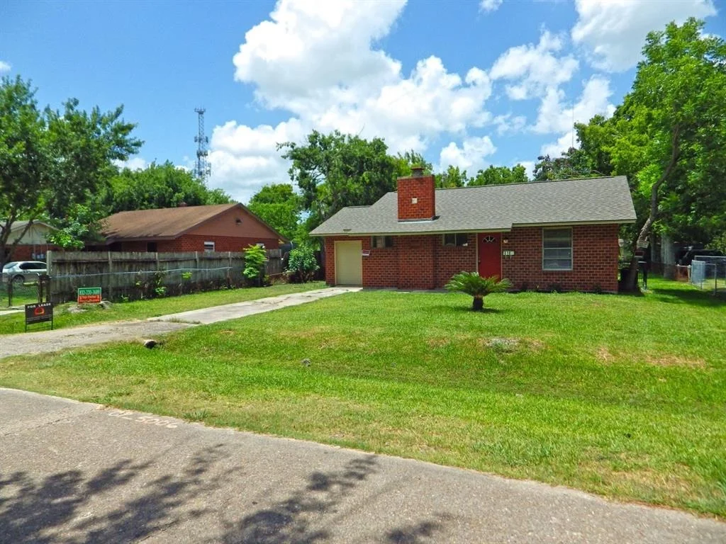Photo of 618 Honeysuckle Drive