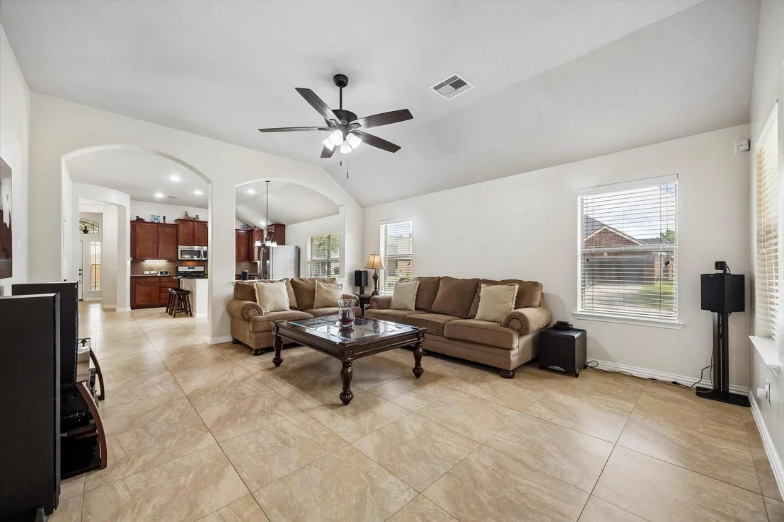 Photo of 1614 Colonial Crest Drive