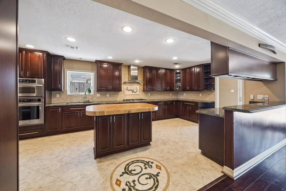 Photo of 7726 Meadowvale Drive