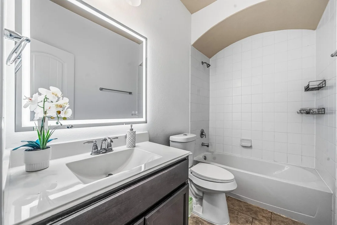 Photo of 1806 Oak View Lane