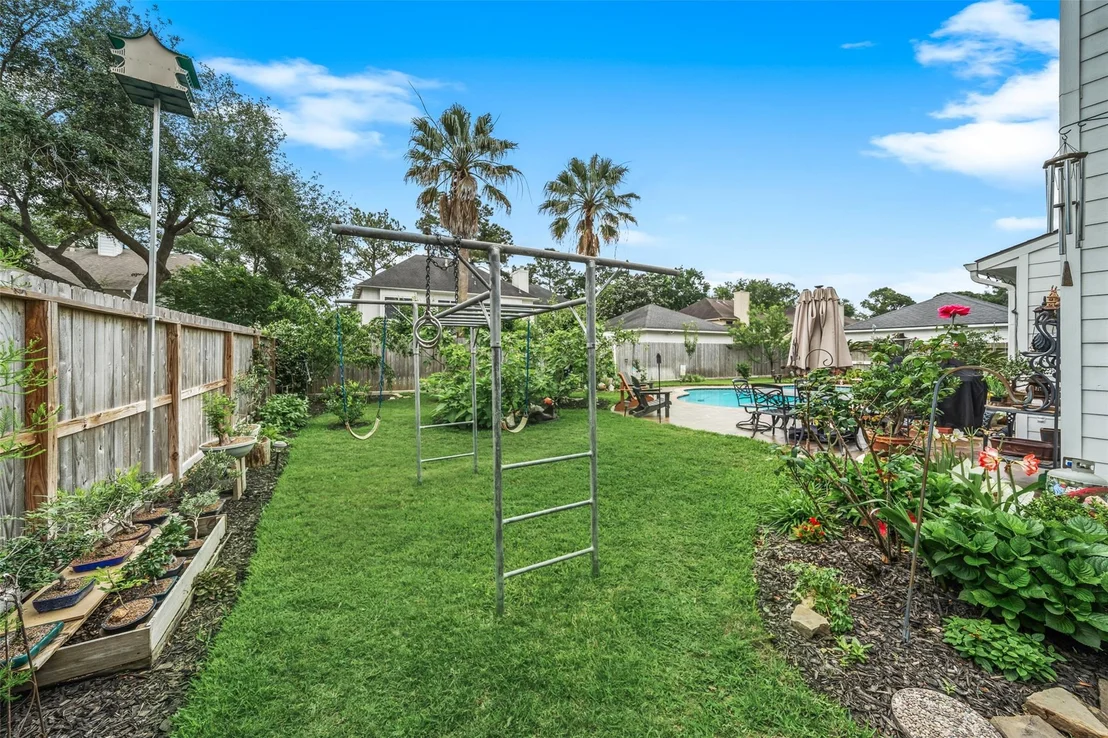 Photo of 16303 Avenplace Road
