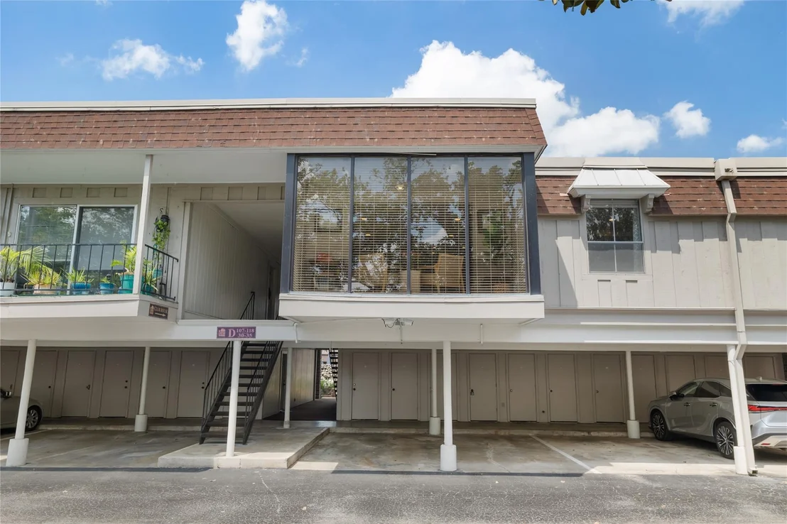 Photo of Unit 112 at 7575 Katy Freeway