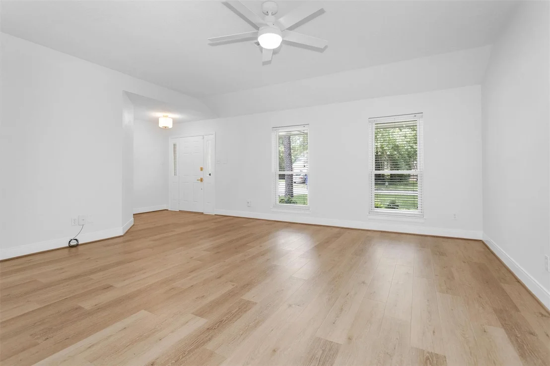 Photo of 147 E Pathfinders Circle