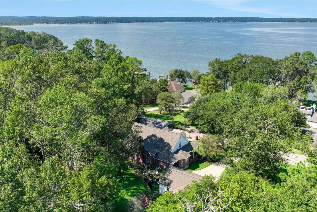 Photo of 220 Lake Oaks Boulevard