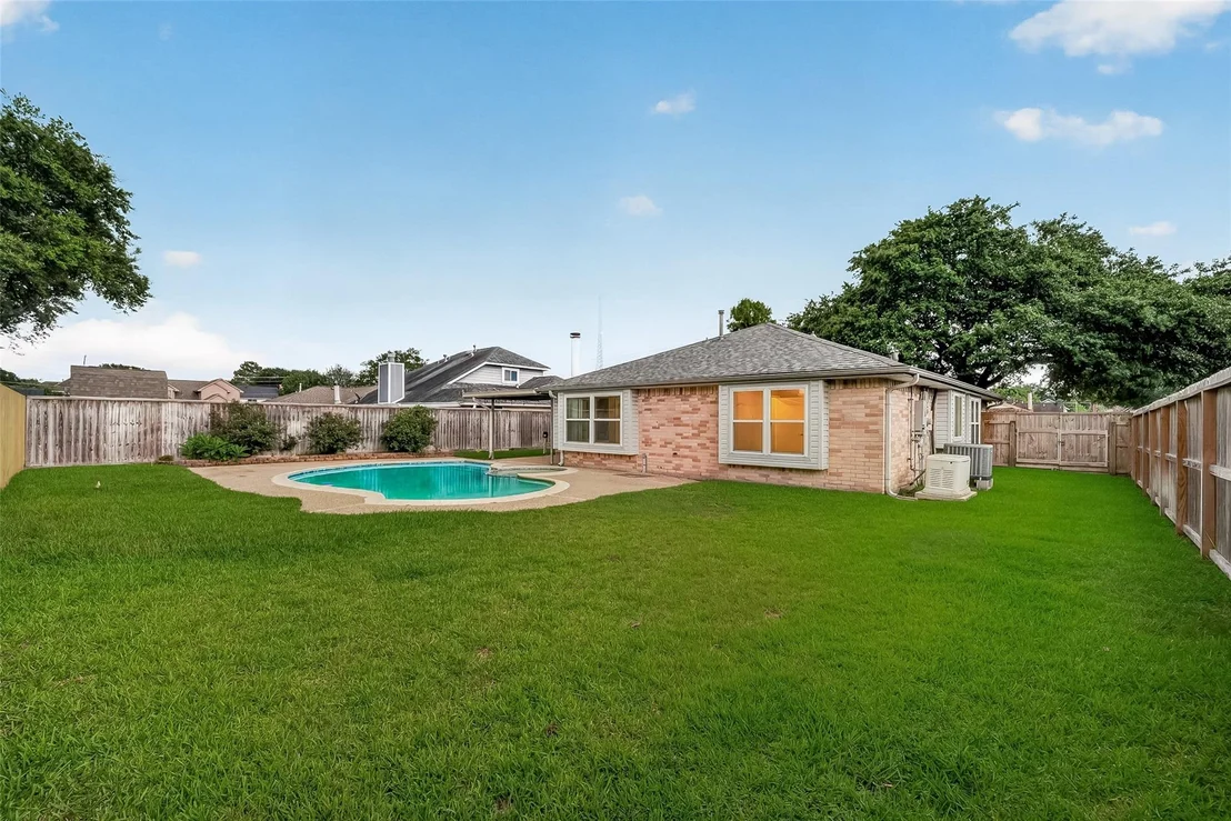 Photo of 913 Willowbriar Lane