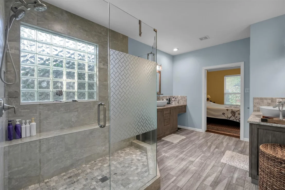 Photo of 143 S Goldenvine Circle