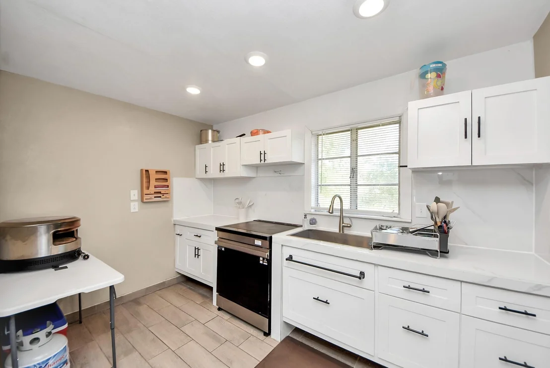 Photo of 904 Sunset Dr Drive
