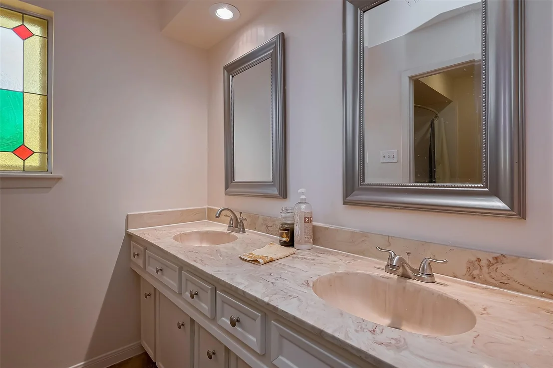 Photo of 14626 Ravenhurst Lane