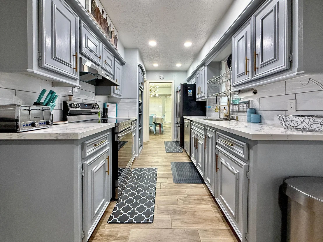Photo of 7531 Antoine Drive