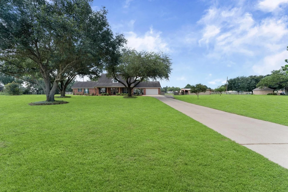 Photo of 33014 Grove Park Drive