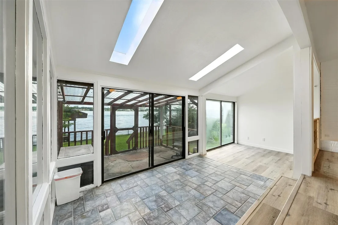 Photo of 1046 Lake View Drive