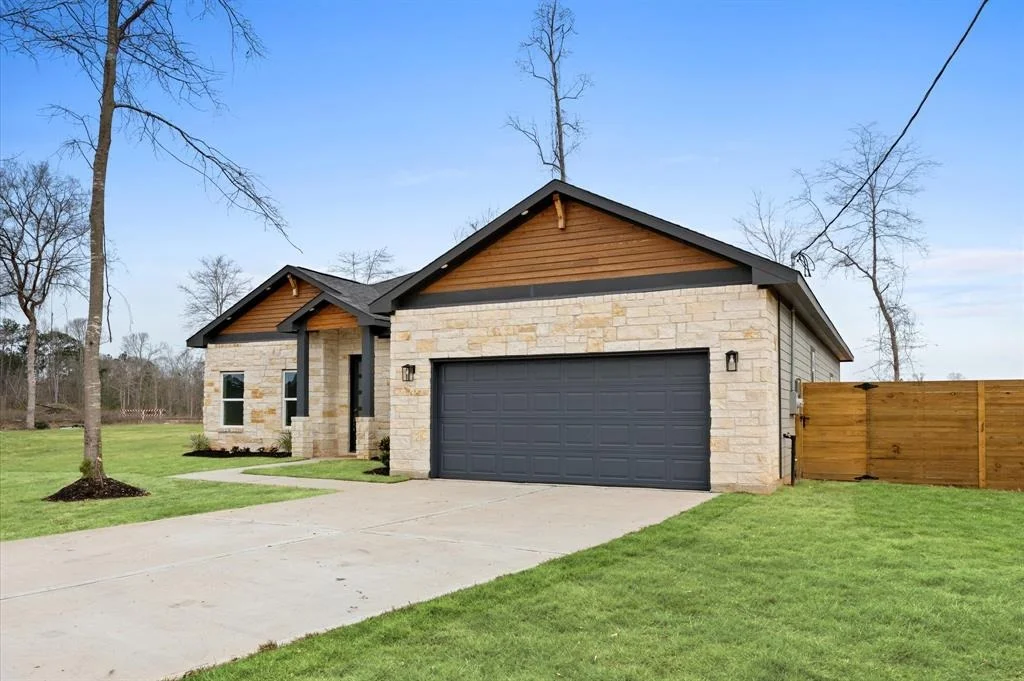 Photo of 1028 Exotic Pine Street