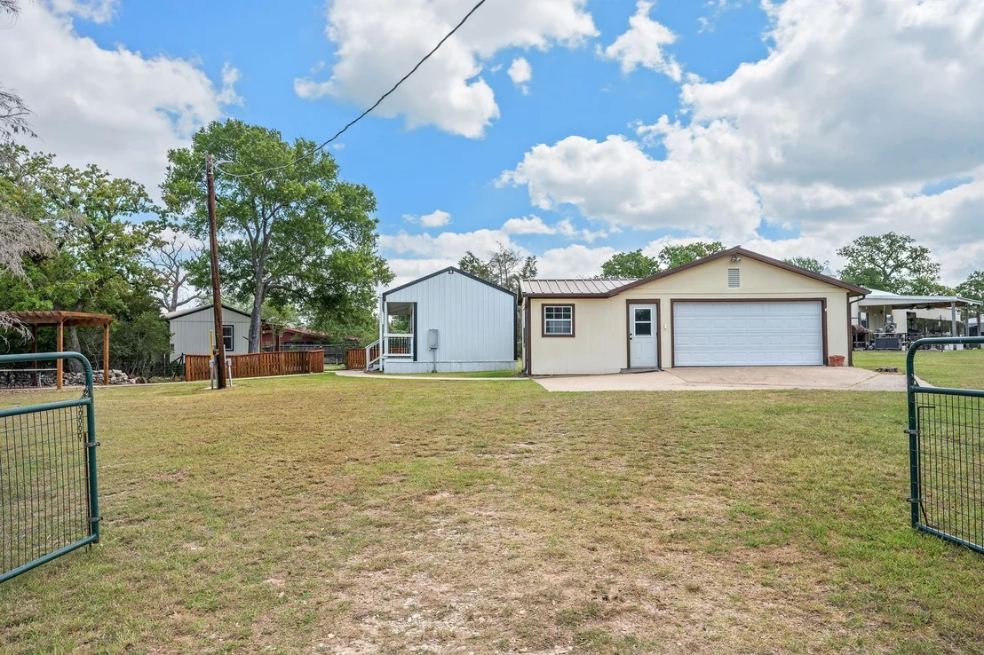 Photo of 412 Leaning Oak Lane