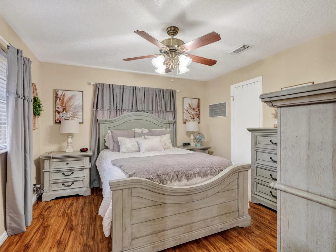Photo of 1348 Gifford Road