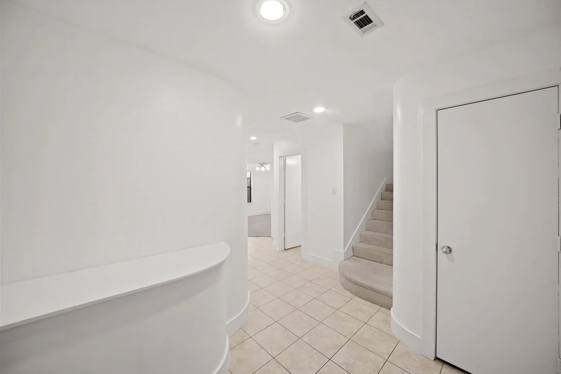 Photo of 8690 Meadowcroft Drive