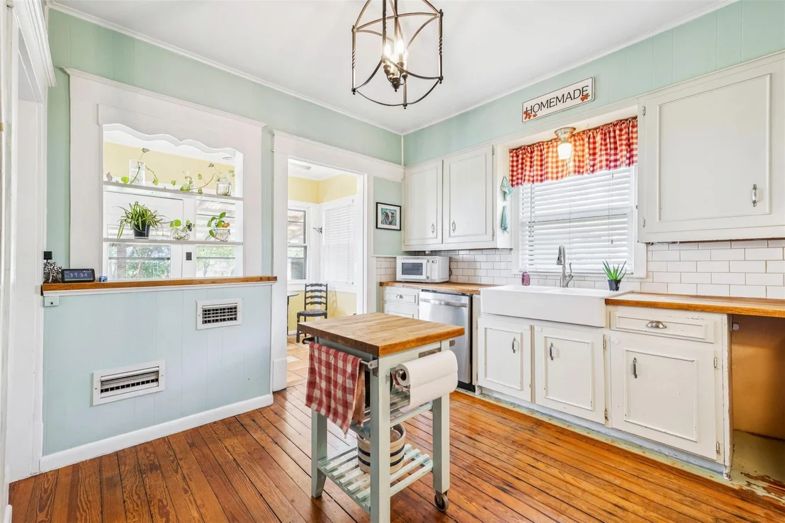 Photo of 1004 Mitchell Street