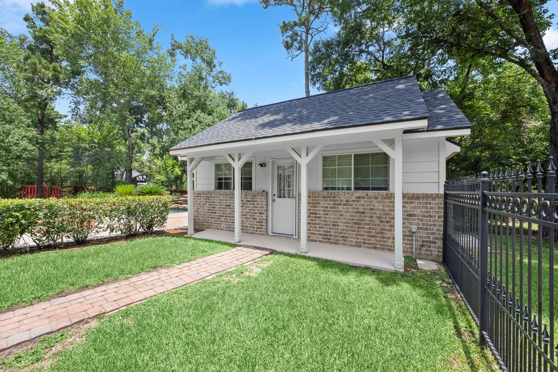 Photo of 8961 Fallsbrook Court