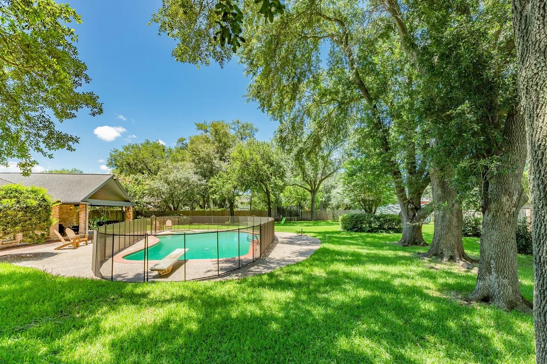 Photo of 110 Sequoia