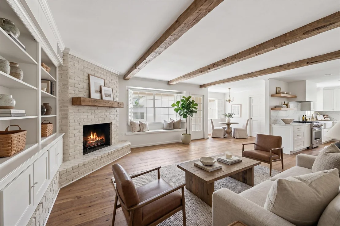 Photo of 7827 Meadowbriar Lane
