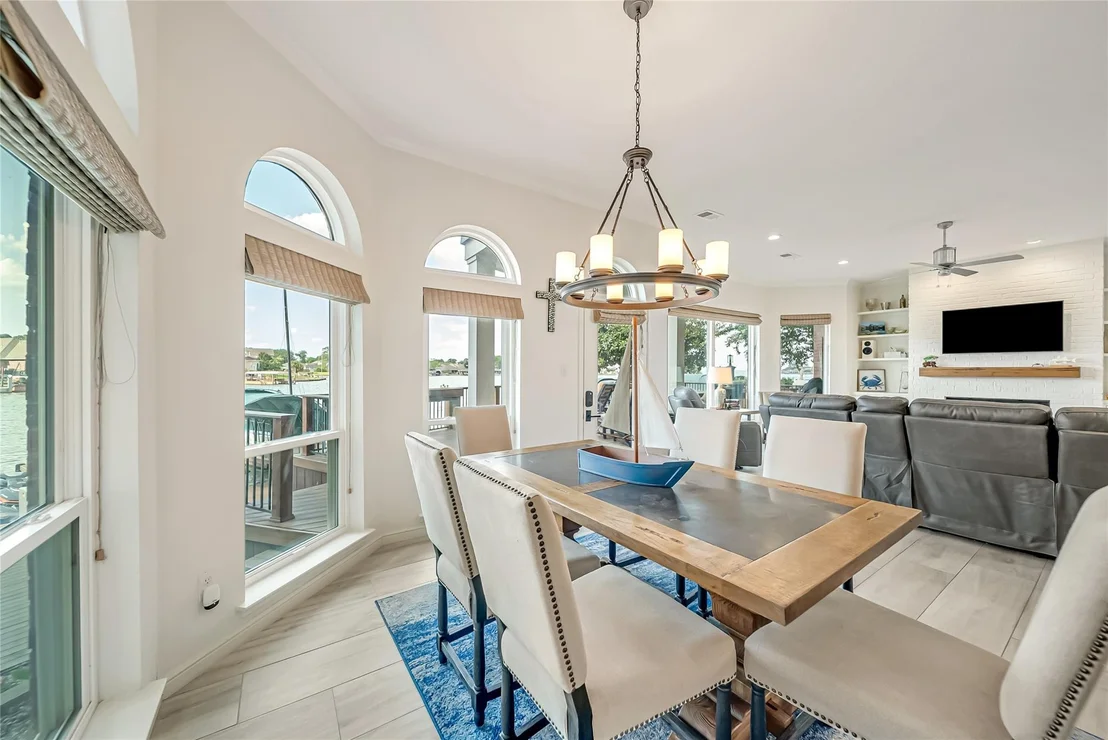 Photo of 318 Bayshore Drive