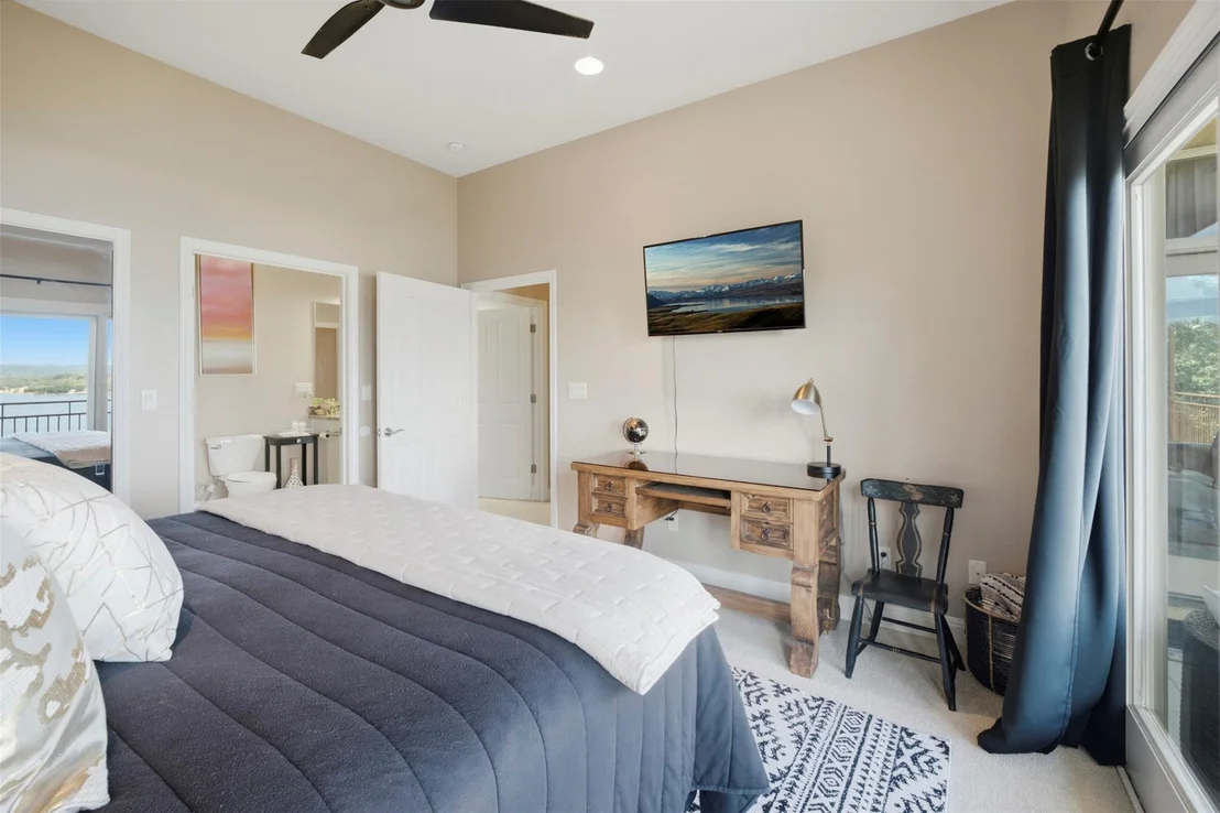 Photo of 6103 Lakeshore Drive
