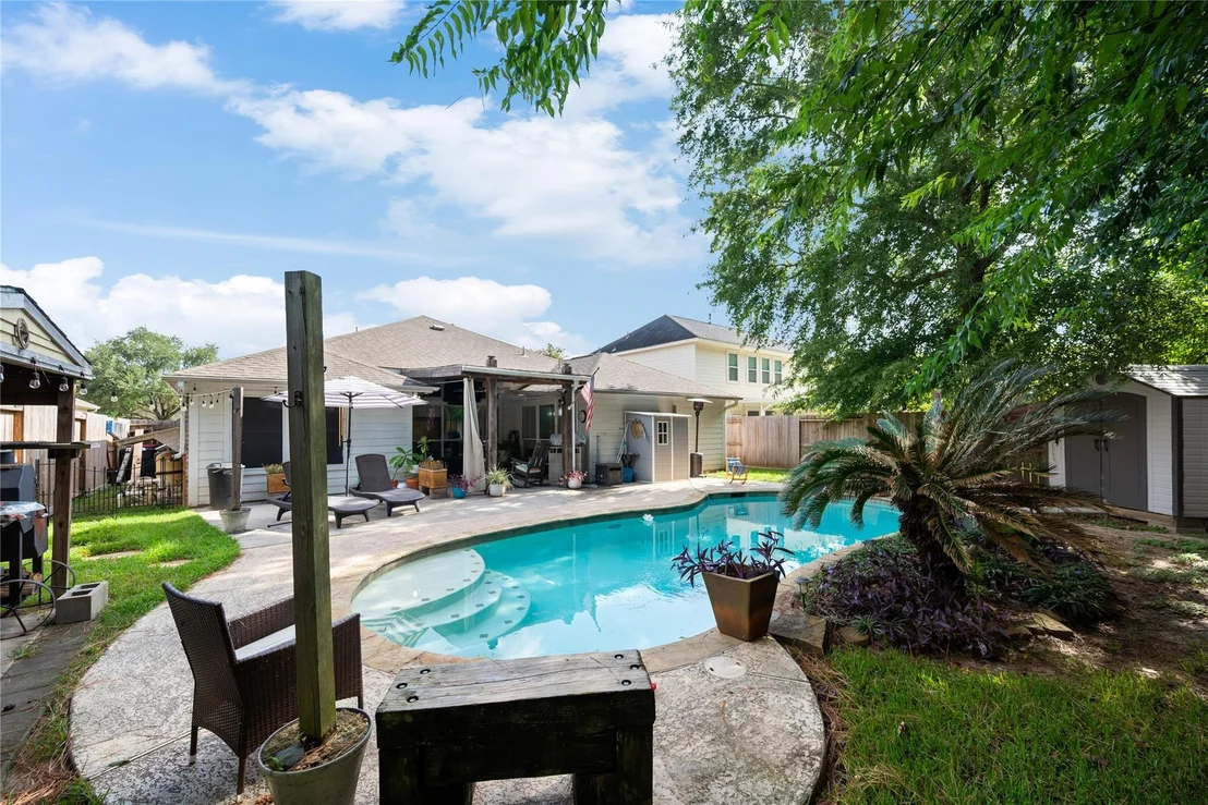 Photo of 723 Far Pines Drive